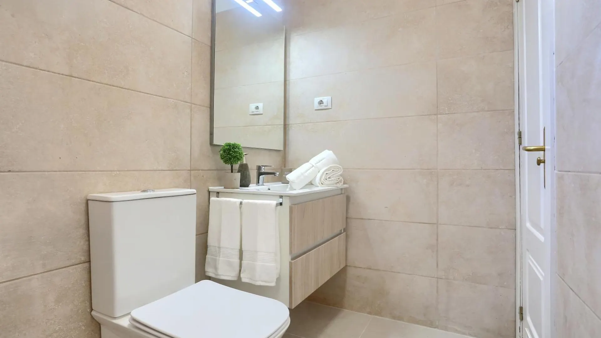 Recently Renovated, With Views, Barbecue And Outdoor Shower 科斯塔卡莱塔
